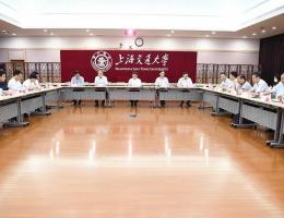 河南省新乡市委领导和企业家代表访问上海交大